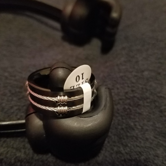 Ring - Picture 5 of 7